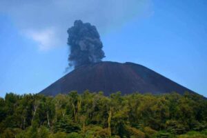Penghasilan lokal dari wisata Gunung Krakatau
