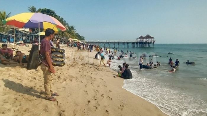 Pendapatan pekerja Pantai Anyer Banten