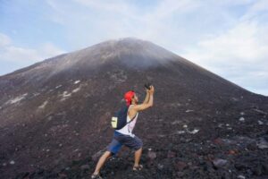 gunung krakatau pemandangan