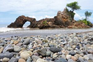 pacitan bolong pantai karang senja saat jawa