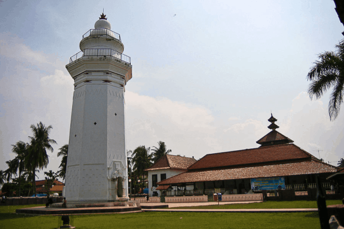 banten kerajaan sejarah agung peninggalan wisata lagu serang daerah lama tempat silsilah maulana ziarah provinsi hasanuddin majapahit syekh keruntuhan raja