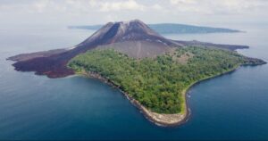 krakatau gunung cagar pemandangan lampung mount krakatoa indah selat sunda akibat letusan lahirnya volcano ditiadakan pesona lampost fauna iwarebatik menilik