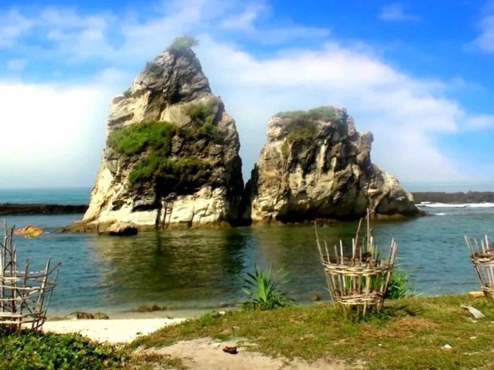 pantai sawarna terbaru