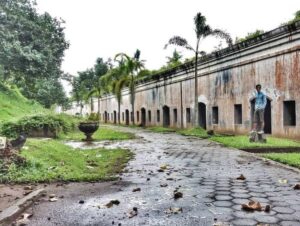 Benteng pendem cilacap wisata bersosial masih ruangan terdapat diantaranya kokoh