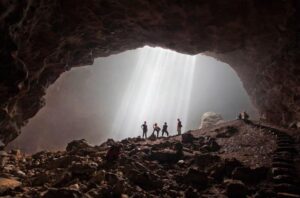 Jomblang goa gua jogja tour surga cahaya fenomena alvarez kidul kisah tragis menyimpan