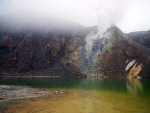 Papandayan gunung garut borukaro meletus indonesiaituindah barat jawa wisata pemula cocok buat mainstream anti taman jejakpiknik kaki siapapun berhak mendaki