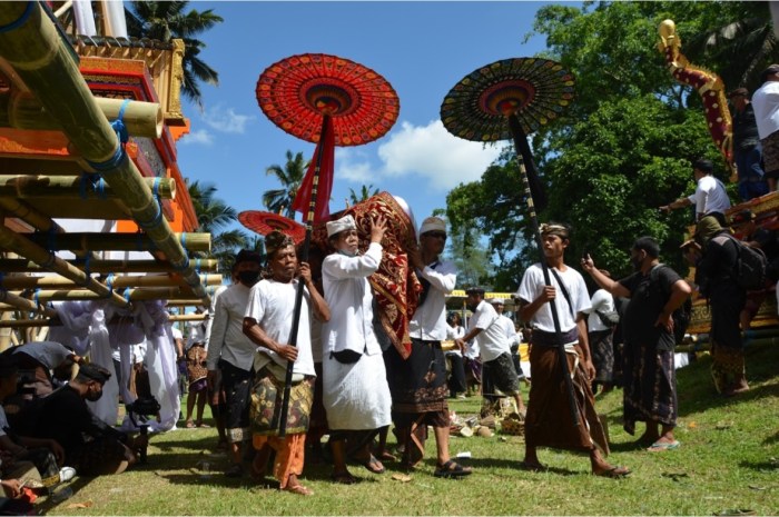 Kearifan lokal pemberdayaan berbasis Pemberdayaan komunitas berbasis kearifan lokal konsep peran strategi dan contoh