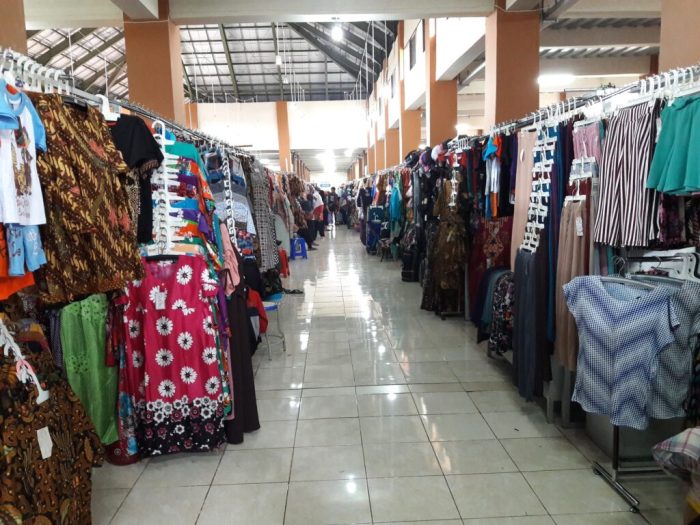 Klewer belanja pertokoan travelspromo lorong agustus kuliner grosir pencari surga