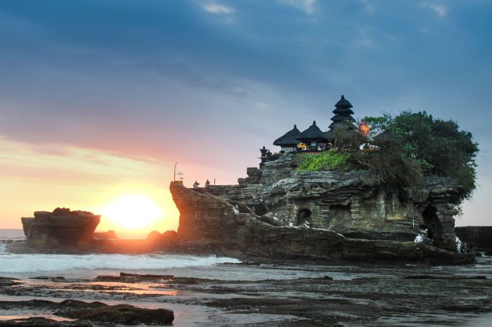 Tanah lot sunset bali tour dinner Tanah lot sunset bali tour dinner