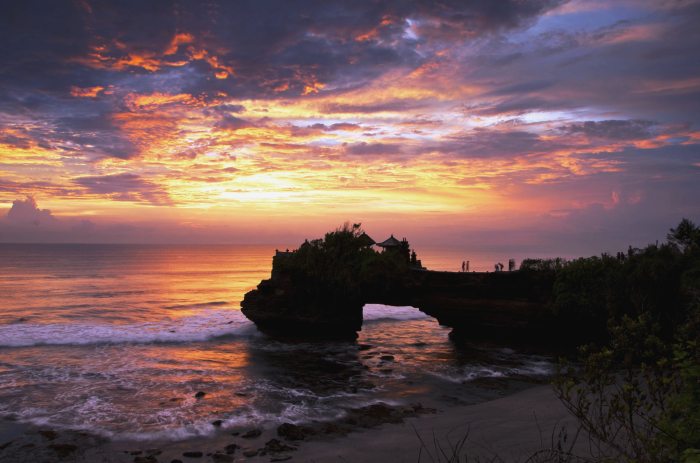 Tanah paket tur pura menikmati