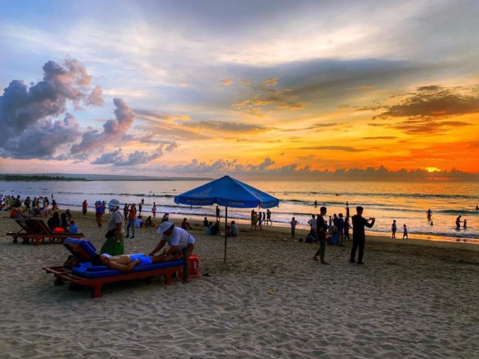 Pantai bali kuta pasir senja wisatawan tripcetera keindahan terkenal putih pesona pijat tradisional dan dunia mampu surga memikat Pantai bali kuta pasir senja wisatawan tripcetera keindahan terkenal putih pesona pijat tradisional dan dunia mampu surga memikat