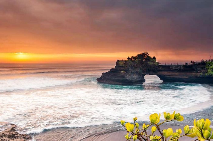 Tanah lot sunset bali temple tour Tanah lot sunset bali temple tour