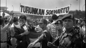 Perkembangan politik ekonomi dan sosial indonesia pada masa orde baru 1966 1998