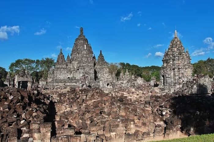 Candi medang kerajaan srikandi dieng arjuna temple pendawa paket jogja wisata