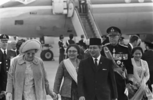 Kebijakan umum era orde baru dalam bidang politik ekonomi dan sosial budaya