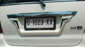 Plat putih mobil