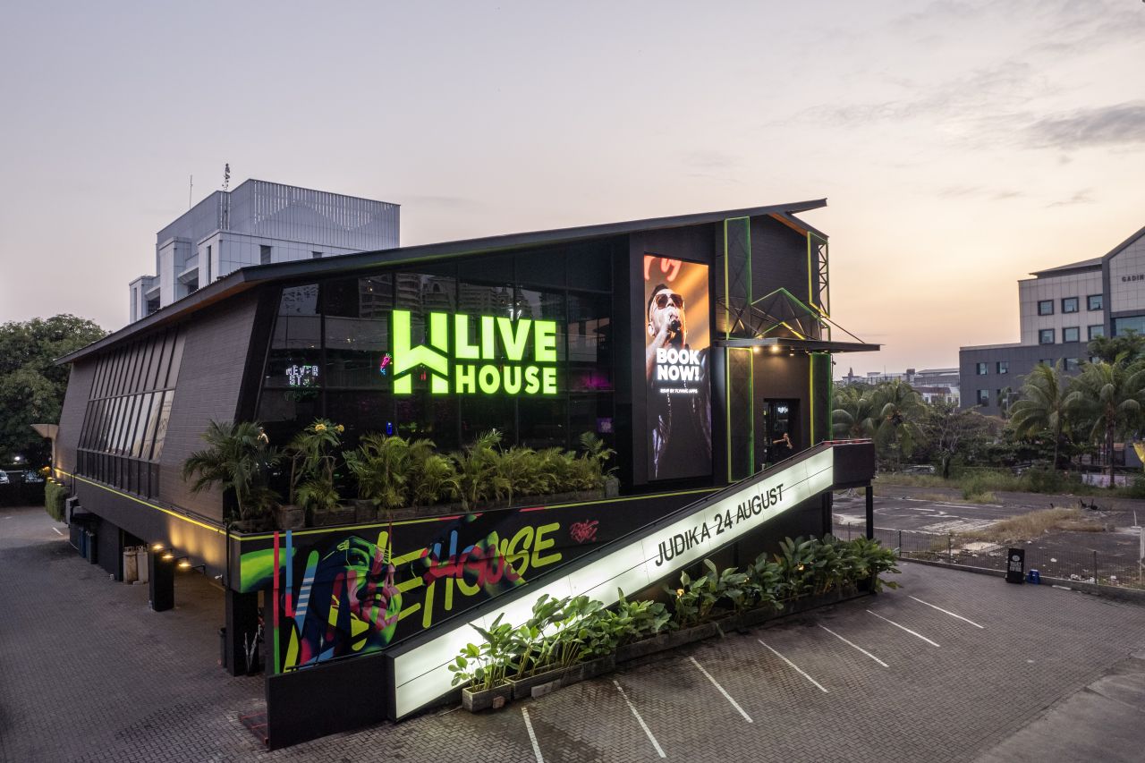Tempat Nongkrong di Surabaya Yang Ada Live Music