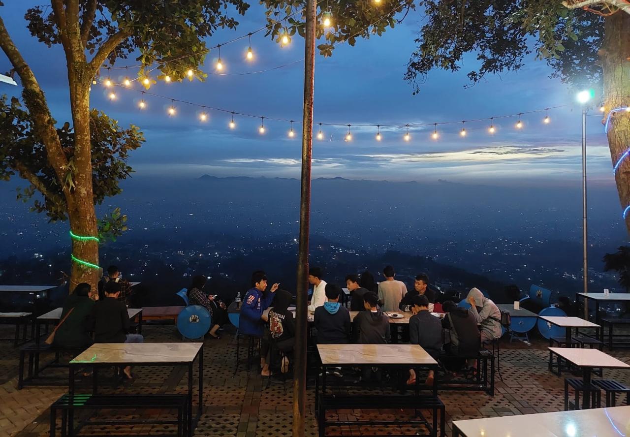 Tempat Ngopi di Batu Pagi Hari