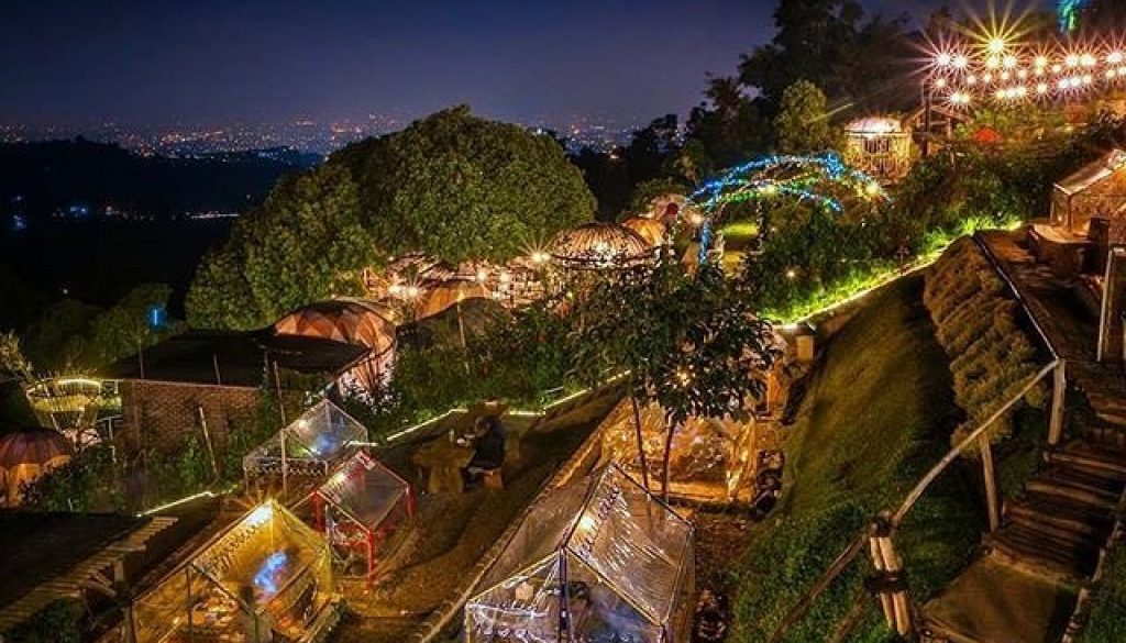Resto di Lembang View Kota Bandung
