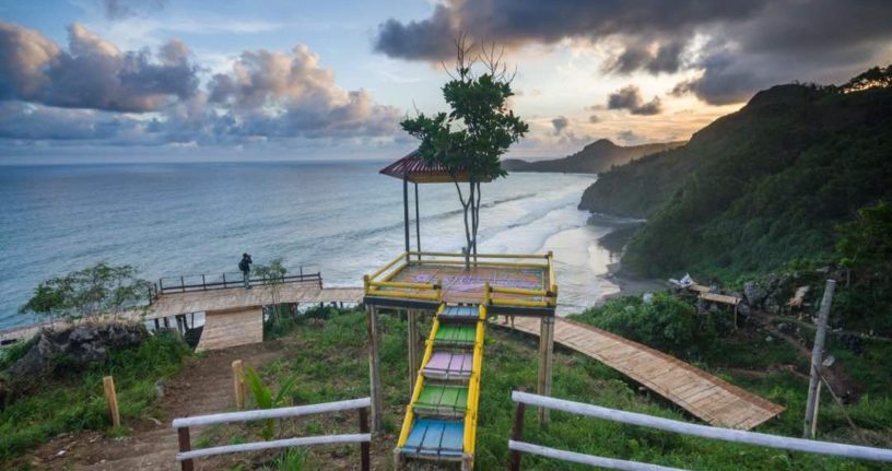 Pantai Baru di Kebumen Yang Lagi Hits