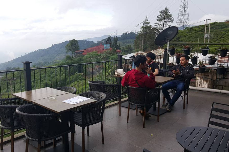 Resto Keluarga di Puncak View Bagus