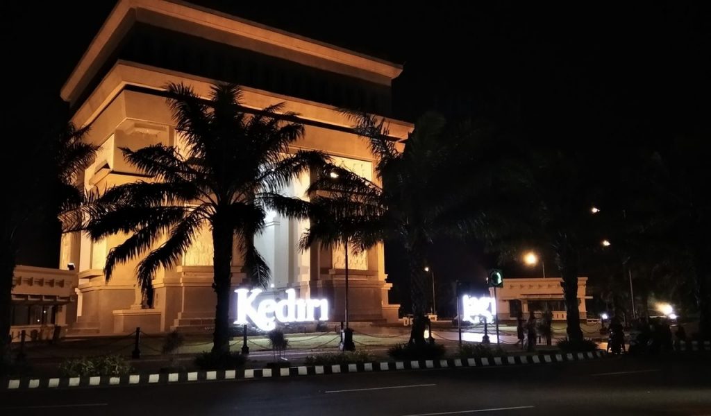 Tempat Nongkrong Solo Malam Hari