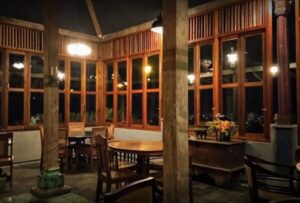 Cafe Lembang View Kota Bandung Malam Hari