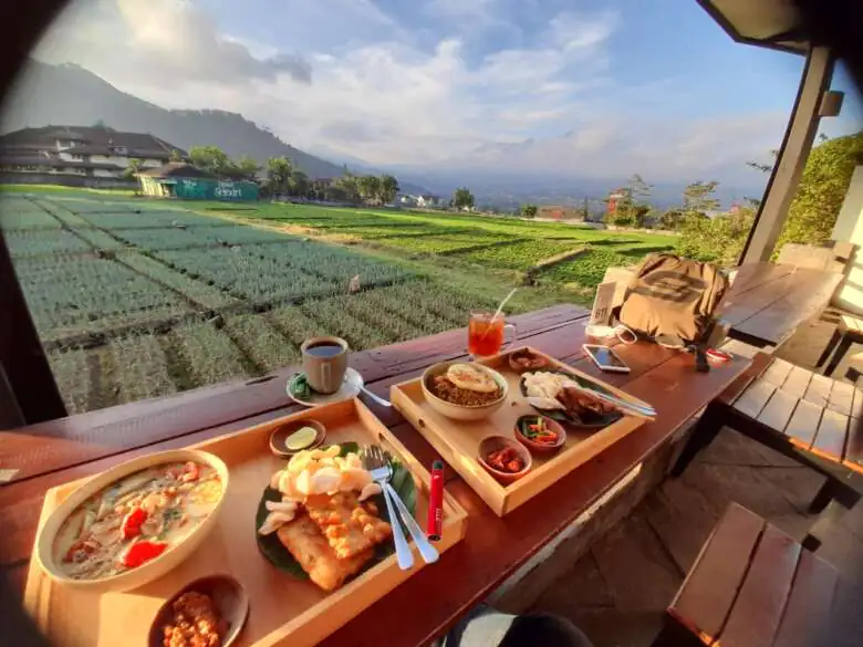 Cafe Estetik di Batu View Gunung